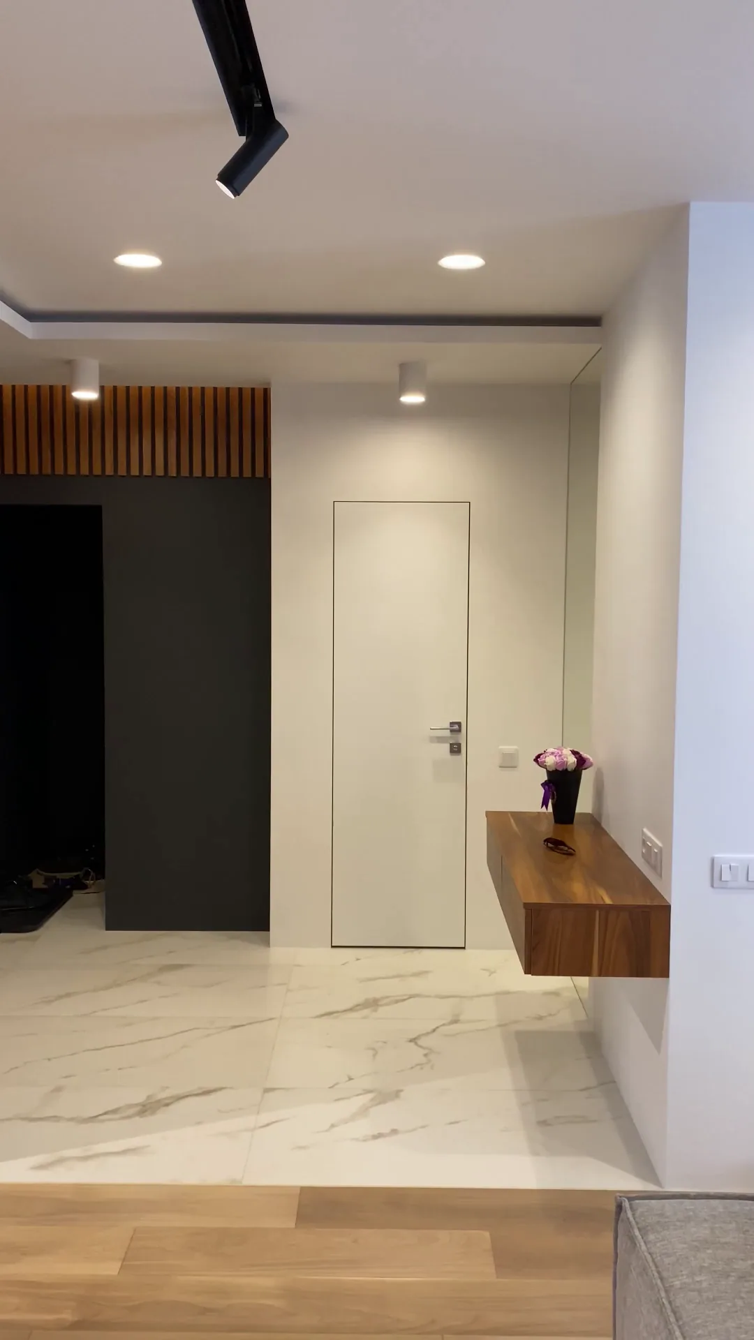 Постер видеообзора дизайна интерьера квартиры 120 м² в Самаре — Самарская 161А